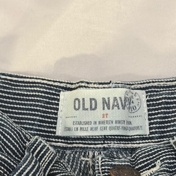 Old Navy - LIKE NEW - Striped carpenter style Casual Shorts - Picture 2 of 3